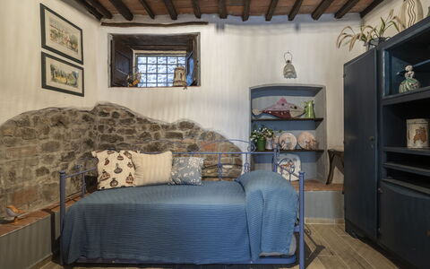 La Casa del Grillo Parlante: Furniture, Wall, Interior Design, Wood, Bedroom, Flooring, Linens, Home, Bed, Room