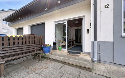 Augsburg-Diedorf 150: Residential Area, Siding, Sash Window, Fence, Balcony, Driveway, Home Fencing, Gate