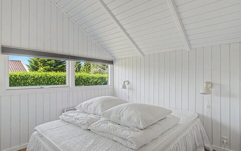 Troen - 400M from the Sea: Wood, Ceiling, Interior Design, Flooring, Floor, Bedroom, Bed, Linens, Bedding, Bed Sheet