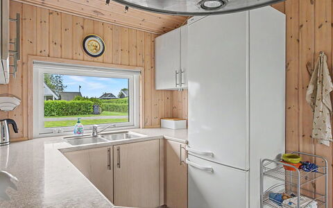 Wilma - 220M from the Sea: Wood, Ceiling, Wood Stain, Hardwood, Kitchen Appliance, Home Appliance, Kitchen, Countertop, Plywood, Cabinetry