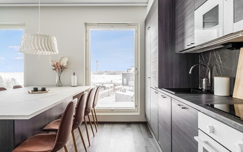 Jacuzzi Penthouse: Apartment, Condominium, Mixed-Use, Hotel, Resort, Resort Town, Boutique Hotel