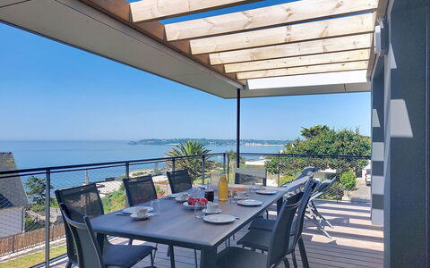 4 Mouettes: Furniture, Outdoor Furniture, Table, Chair, Outdoor Table, Shade, Kitchen & Dining Room Table, Balcony, Deck, Porch