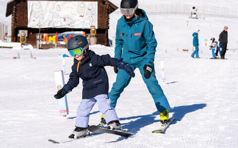 Sur Vitg: Blue, Daytime, Body Of Water, Wood, Horizon, Cloud, Sea, Ocean, Coastal And Oceanic Landforms, Handrail