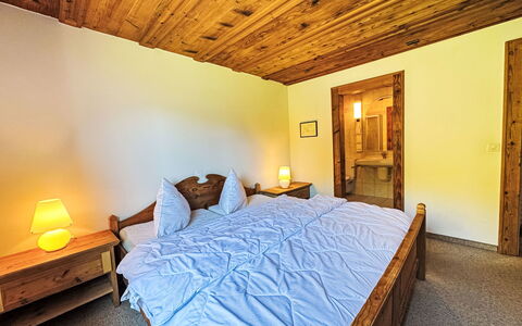 Sur Vitg: Wood, Cottage, Hardwood, Bedroom, Wood Stain, Bed Frame, Bed, Bed Sheet, Bedding, Wood Flooring