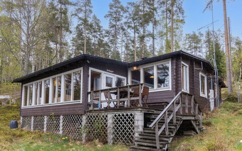 Villa Jumalvik: Wood, Home, Cottage, Porch, Log Cabin, Hardwood, Wood Stain, Woodland, Siding, Garden Buildings