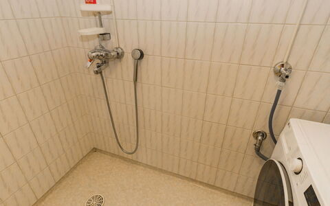 Villa Jumalvik: Flooring, Plumbing Fixture, Bathroom, Floor, Shower Head, Plumbing, Shower, Shower Bar, Tile, Shower Panel