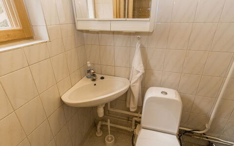 Villa Jumalvik: Toilet Seat, Bathroom, Plumbing Fixture, Wall, Flooring, Toilet, Floor, Bathroom Sink, Sink, Plumbing