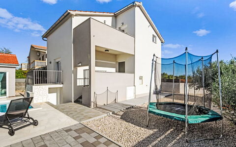 Feniks: Residential Area, Home, Composite Material, Concrete, Shade, Suburb, Driveway, Balcony, Villa, Walkway