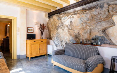 Accommodation:&nbsp;Lo Scoglio 650.4