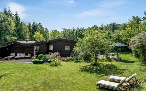 Franki - 1.8Km from the Sea: Grass, Shrub, Cottage, House, Home, Land Lot, Garden, Groundcover, Lawn