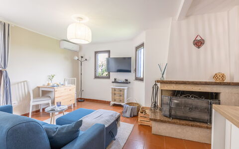 La Terrazza nel Borgo: Furniture, Interior Design, Flooring, Floor, Wood, Room, Ceiling, Couch, Living Room, Table