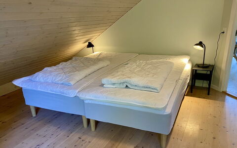 Aman - 100M from the Sea: Wood, Bedroom, Floor, Bed Sheet, Textile, Flooring, Linens, Bed, Bedding, Interior Design