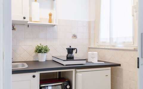 Fano Mare: Kitchen, Interior Design, Countertop, Kitchen Appliance, Cabinetry, Flooring, Home Appliance, Furniture, Lighting, Tap