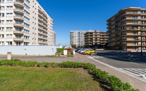 Maurice with Balcony: Building, Apartment, City, Urban Area, Residential Area, Metropolitan Area, Neighbourhood, Architecture, Condominium