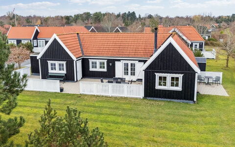 Franka - 1.1Km from the Sea: Plant Community, Sunlight, Herbaceous Plant, Garden, Plantation, Agriculture, Farm