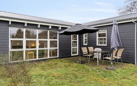 Gittel - 200M from the Sea: Siding, Home, Roof, House, Cottage, Door, Yard, Garden, Backyard, Lawn