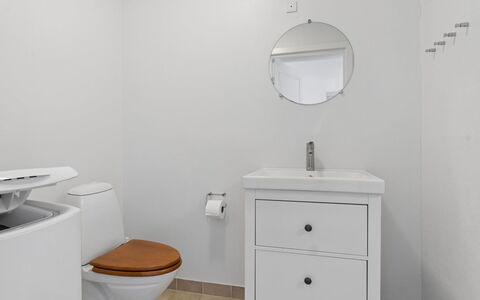 Anabella - 6Km from the Sea: Toilet Seat, Plumbing Fixture, Toilet, Flooring, Bathroom, Floor, Interior Design, Sink, Bathroom Sink, Bathroom Cabinet