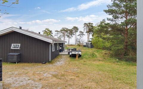 Apelun - 60M from the Sea: Roof, House, Home, Cottage, Door, Siding, Estate, Lawn, Yard, Porch
