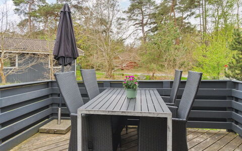 Apelun - 60M from the Sea: Roof, House, Home, Cottage, Door, Siding, Estate, Lawn, Yard, Porch