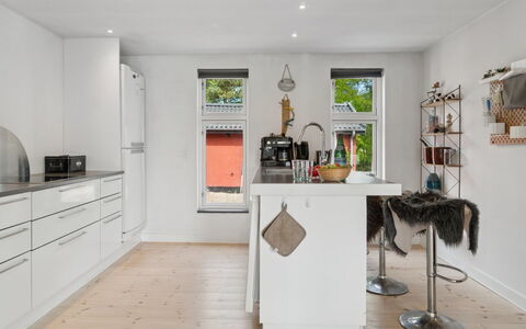 Jerg - 1Km from the Sea: Furniture, Flooring, Interior Design, Kitchen, Kitchen Appliance, Countertop, Floor, Cabinetry, Wood, Major Appliance