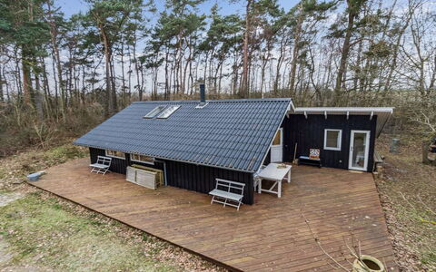 Eggerich - 700M from the Sea: Vegetation, Shrub, Spring, Cottage, Garden, Shade, Backyard, Yard, Chair