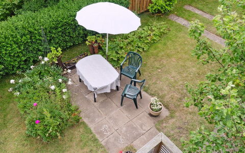 Elso - 5Km from the Sea: Garden, Shrub, Outdoor Furniture, Furniture, Outdoor Table, Groundcover, Backyard, Chair, Lawn