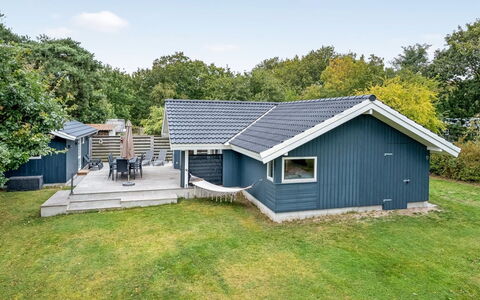 Vilmar - 250M from the Sea: Residential Area, Shrub, House, Home, Garden, Estate, Shade, Landscaping, Lawn