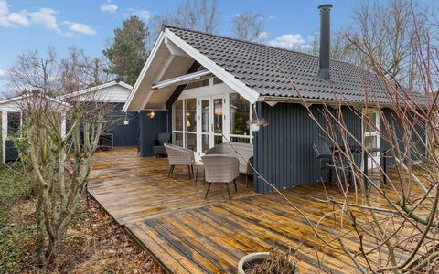 Loreia - 350M from the Sea: Residential Area, Shrub, House, Home, Garden, Estate, Shade, Landscaping, Lawn