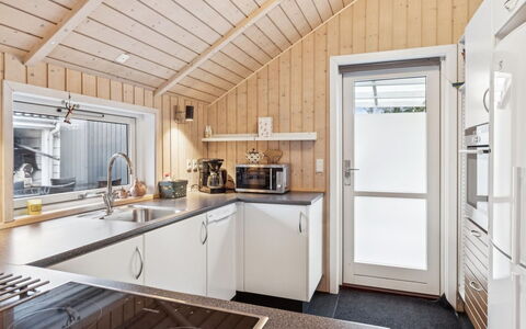 Loreia - 350M from the Sea: Blue, Cottage, House, Home, Farmhouse, Estate, Siding