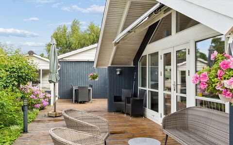Loreia - 350M from the Sea: Blue, Cottage, House, Home, Farmhouse, Estate, Siding