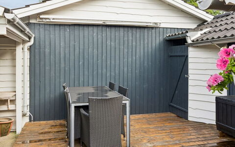 Loreia - 350M from the Sea: Blue, Cottage, House, Home, Farmhouse, Estate, Siding