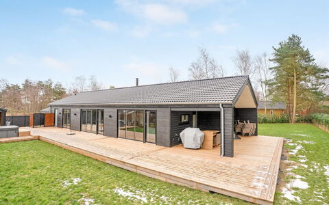 Martin - 800M from the Sea: Roof, House, Home, Cottage, Door, Siding, Estate, Lawn, Yard, Porch