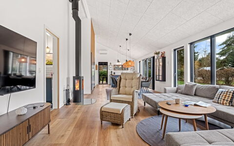 Martin - 800M from the Sea: Roof, House, Home, Cottage, Door, Siding, Estate, Lawn, Yard, Porch