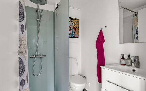 Suna - 95M from the Sea: Bathroom, Flooring, Plumbing Fixture, Floor, Interior Design, Toilet, Bathroom Cabinet, Plumbing, Toilet Seat, Tile