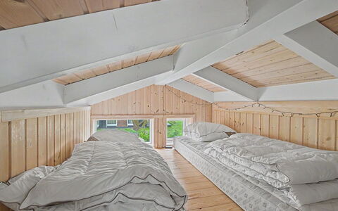 Imelda - 75M from the Sea: Wood, Bedroom, Bedding, Bed, Bed Sheet, Ceiling, Linens, Bed Frame, Hardwood, Attic