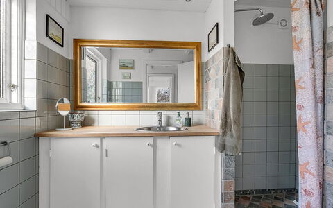 Verene - 725M from the Sea: Plumbing Fixture, Wall, Sink, Bathroom Sink, Interior Design, Flooring, Tap, Bathroom, Floor, Plumbing