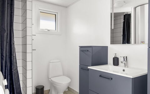 Ioar - 10M from the Sea: Plumbing Fixture, Toilet Seat, Flooring, Sink, Interior Design, Floor, Toilet, Bathroom, Bathroom Cabinet, Bathroom Sink