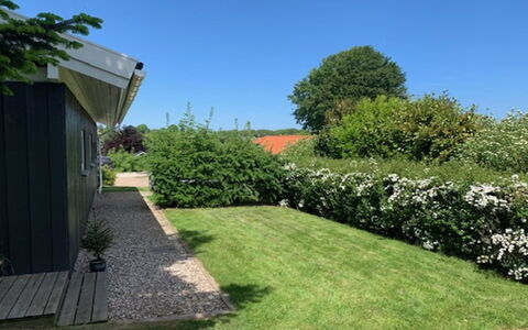 Hedvig - 500M from the Sea: Shrub, Garden, Groundcover, Hedge, Lawn, Landscaping, Backyard, Shade, Cottage