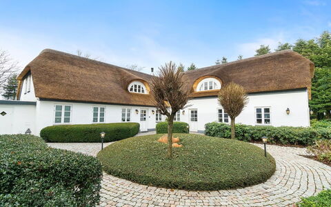 Jolanda: Blue, Shrub, Cottage, Groundcover, Garden, Estate, Shade, Landscaping, Farmhouse, Eco Hotel