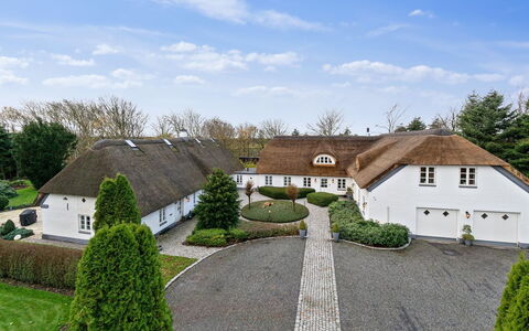 Jolanda: Blue, Shrub, Cottage, Groundcover, Garden, Estate, Shade, Landscaping, Farmhouse, Eco Hotel