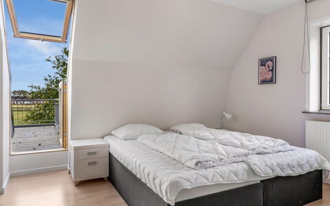 Aave - 5Km from the Sea: Wood, Flooring, Bedroom, Interior Design, Floor, Bed, Furniture, Wood Flooring, Ceiling, Home