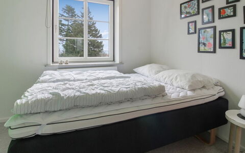 Aave - 5Km from the Sea: Bedroom, Bed, Bed Sheet, Bedding, Floor, Bed Frame, Linens, Mattress, Hardwood, Wood Flooring