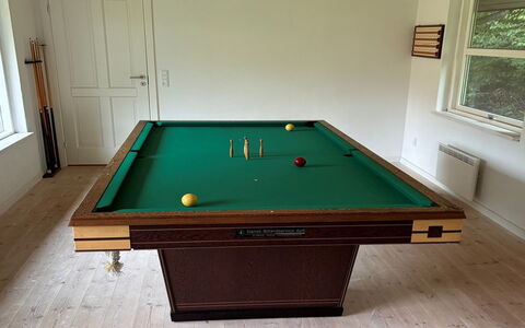 Aave - 5Km from the Sea: Indoor Games And Sports, Wood, Pool, Billiard Table, Recreation Room, Billiard Room, Wood Stain, Hardwood