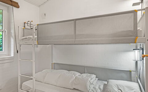Tabetha - 24Km from the Sea: Bunk Bed, Interior Design, Floor, Bed, Bedroom, Flooring, Lighting, Furniture, Bed Frame, Hostel