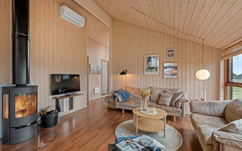 Tamara - 800M to the Fjord: Green, Hill, Highland, Agriculture, Plantation, Hill Station, Field, Rural Area, Meadow, Pasture