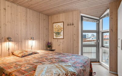 Lien - 100M from the Sea