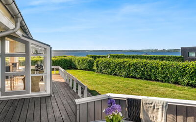 Lien - 100M from the Sea
