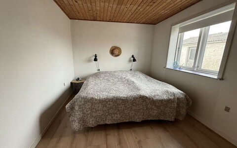 Jorek - 700M from the Sea: Flooring, Floor, Wall, Wood, Bedroom, Interior Design, Ceiling, Bed, Wood Flooring, Bed Sheet