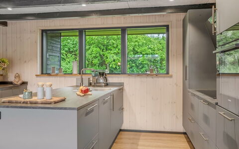 Diuri - 500M to the Fjord: Wood, Kitchen, Countertop, Flooring, Interior Design, Cabinetry, Kitchen Appliance, Ceiling, Wood Stain, Home Appliance