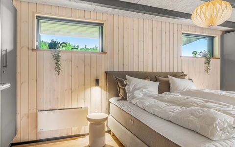 Diuri - 500M to the Fjord: Interior Design, Wood, Flooring, Bedroom, Ceiling, Floor, Bed, Lighting, Furniture, Bed Sheet